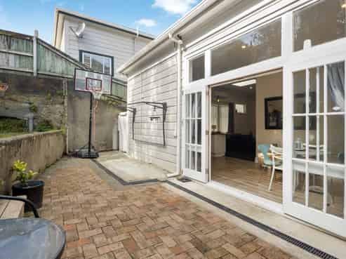 28 Medway Street, Island Bay