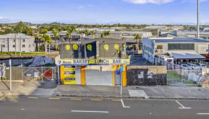 586-592 New North Road, Morningside