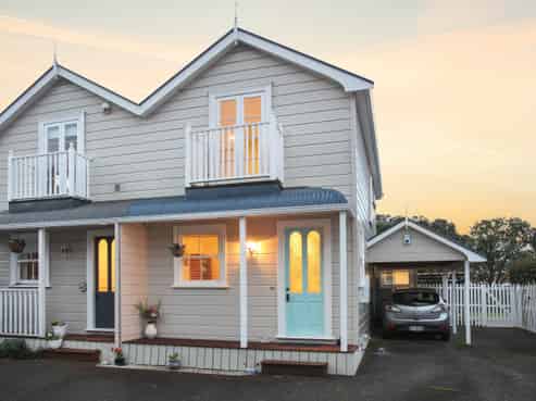 26 Beach Road, Northcote Point