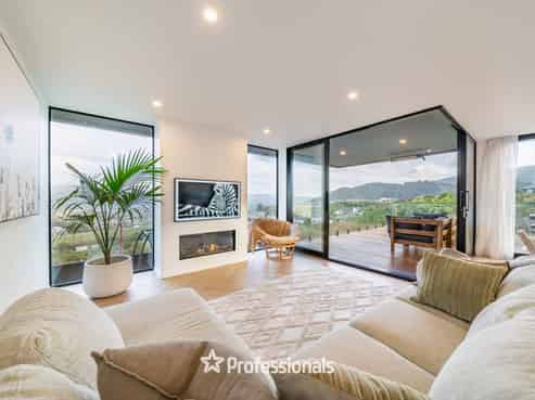 37 Percy Kinsman Crescent, Riverstone Terraces