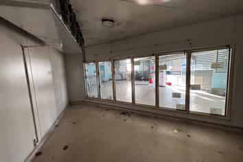 Ground floor retail, office or workshop with yard