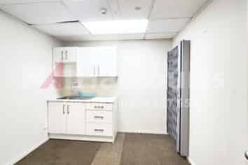 Retail/Office opportunity with Parkings
