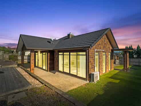 49 Intrepid Crescent, Beachlands