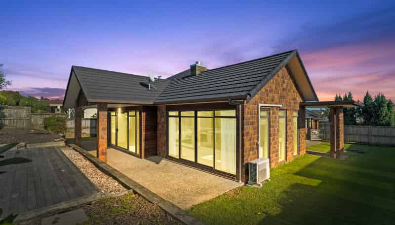 49 Intrepid Crescent, Beachlands