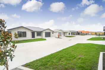 Villa 11 10 Bowen Street, Feilding