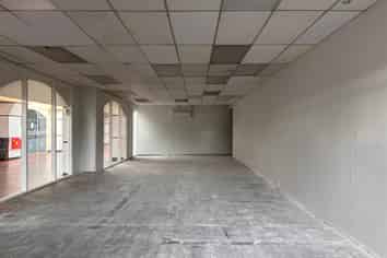 High Profile Retail of 92m2* - Edgeware