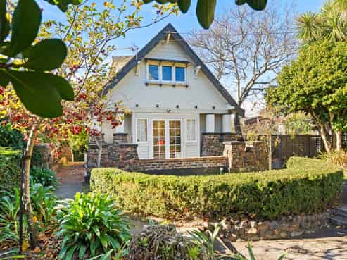 130 Anzac Parade, Whanganui East