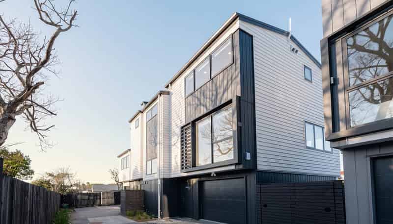 11 Waipani Road, Te Atatu Peninsula