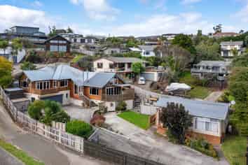 24 Stewart Street, Raglan