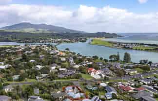 24 Stewart Street, Raglan