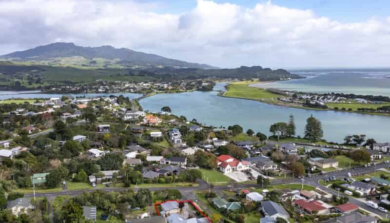 24 Stewart Street, Raglan