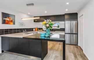 2 Highworth Crescent, ROLLESTON
