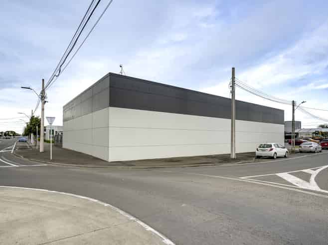 Excellent trade retail and warehousing for lease