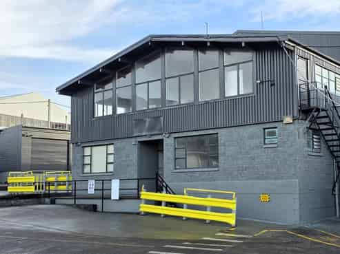 CBRE | Heavy Hitter In Prime Location