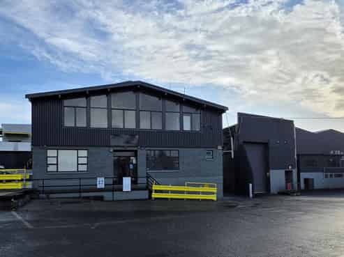 CBRE | Heavy Hitter In Prime Location