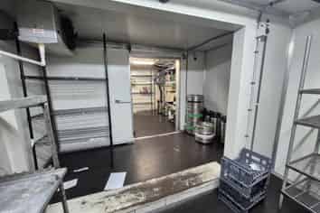 WALK-IN READY COMMERCIAL KITCHEN AND BAR
