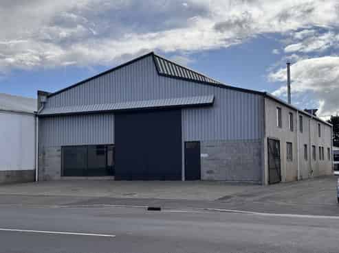 Central Industrial Building For Lease