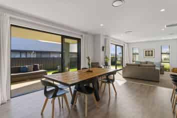24 Maunganamu Drive, Wharewaka