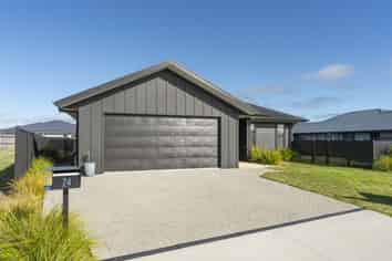 24 Maunganamu Drive, Wharewaka