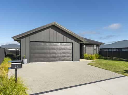 24 Maunganamu Drive, Wharewaka