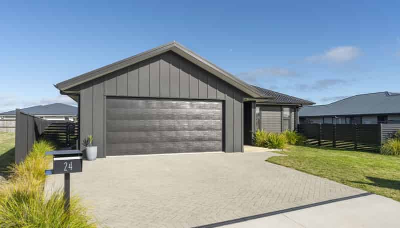 24 Maunganamu Drive, Wharewaka
