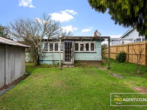 77 Tane Road, Laingholm