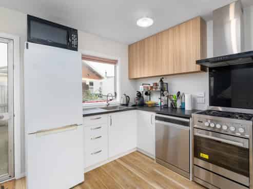 6/8 Lane Street, Woolston