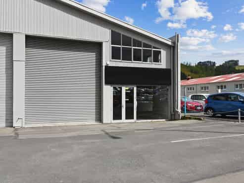 Practical warehouse with showroom