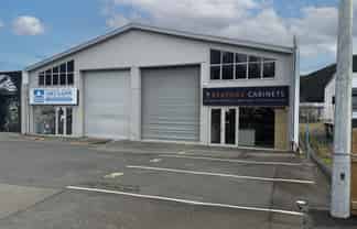 Practical warehouse with showroom