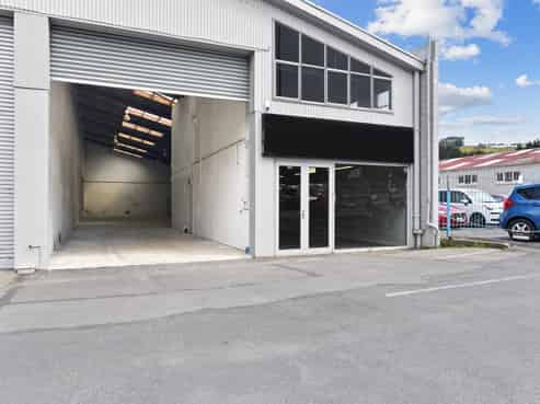 Practical warehouse with showroom