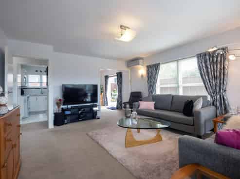 1/16 Longbill Place, Glendene