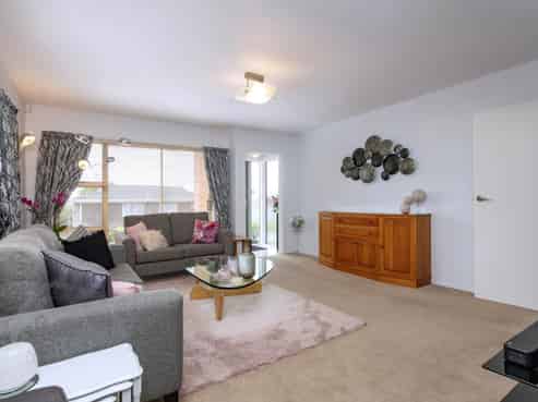 1/16 Longbill Place, Glendene