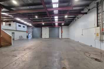 Great mix of Warehouse & Yard Space!