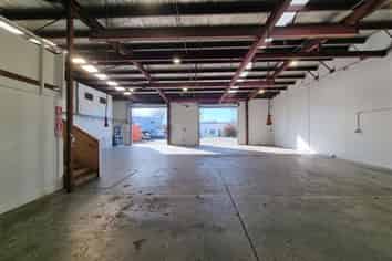 Great mix of Warehouse & Yard Space!