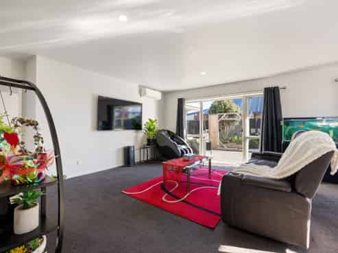 43 Farnborough Street, Aranui
