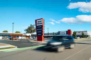 High Profile Ravenswood Commercial Precinct