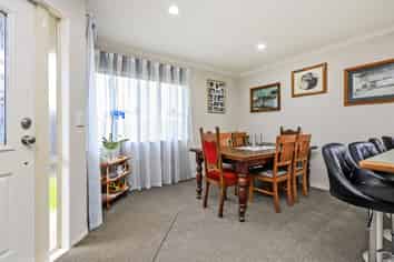 908A Tomoana Road, Mahora
