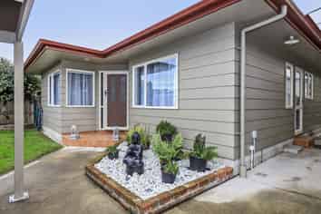 908A Tomoana Road, Mahora