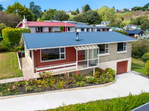 17 Bell Crescent, Concord