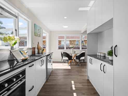 77 Dale Crescent, Pakuranga