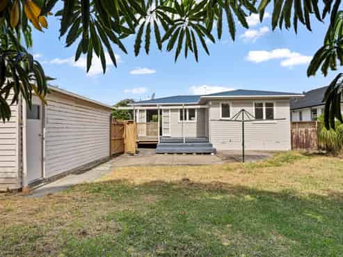 77 Dale Crescent, Pakuranga