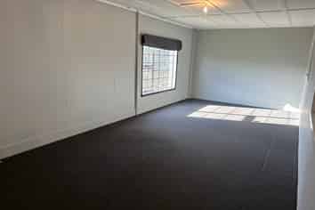 Well Positioned Workshop with Yard