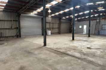Well Positioned Workshop with Yard