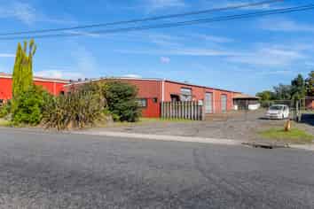 Well Positioned Workshop with Yard