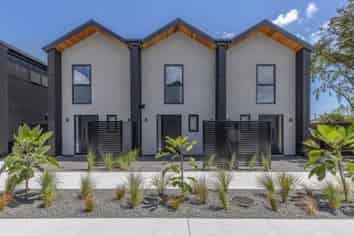 624A Queen Street East (units A, B, C, I & J), Levin