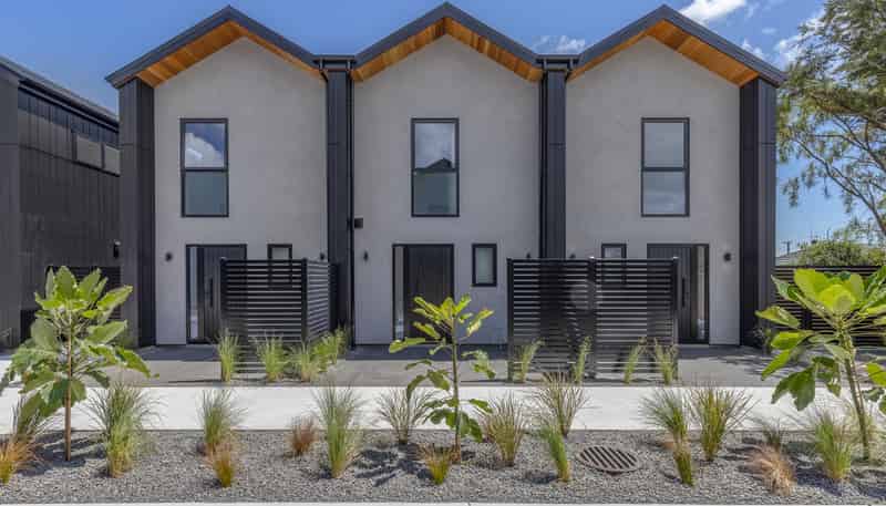 624A Queen Street East (units A, B, C, I & J), Levin