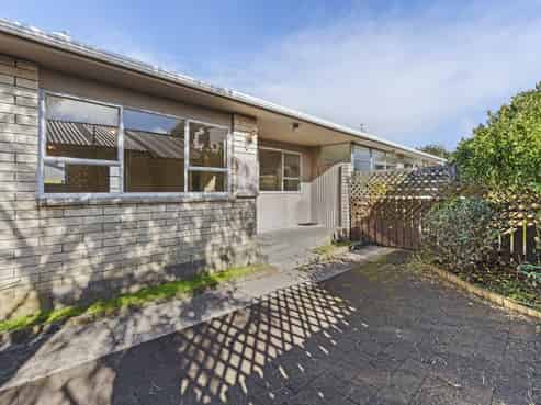 2/50 Paynters Avenue, Strandon