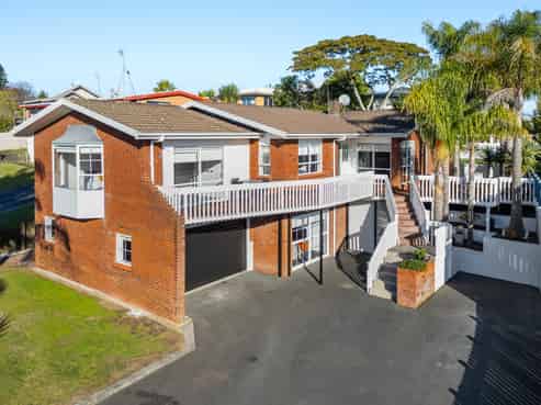 42 Gilbass Avenue, Hamilton Lake