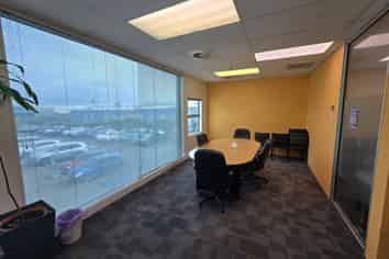 Versatile Flat Bush Office
