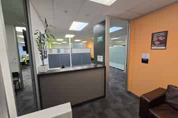 Versatile Flat Bush Office